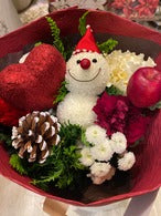 花束「かわいいスノーマンのクリスマスギフトブーケ Sサイズ」ブーケ クリスマス ギフト 赤 白 MIX　