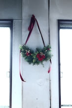 クリスマス ドア飾り「クリスマスの森のブランコ」ドア飾り スワッグ リース Sサイズ クリスマスギフト トラッドスタイル 赤 緑